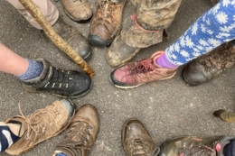 Pilgrimage feet in a circle